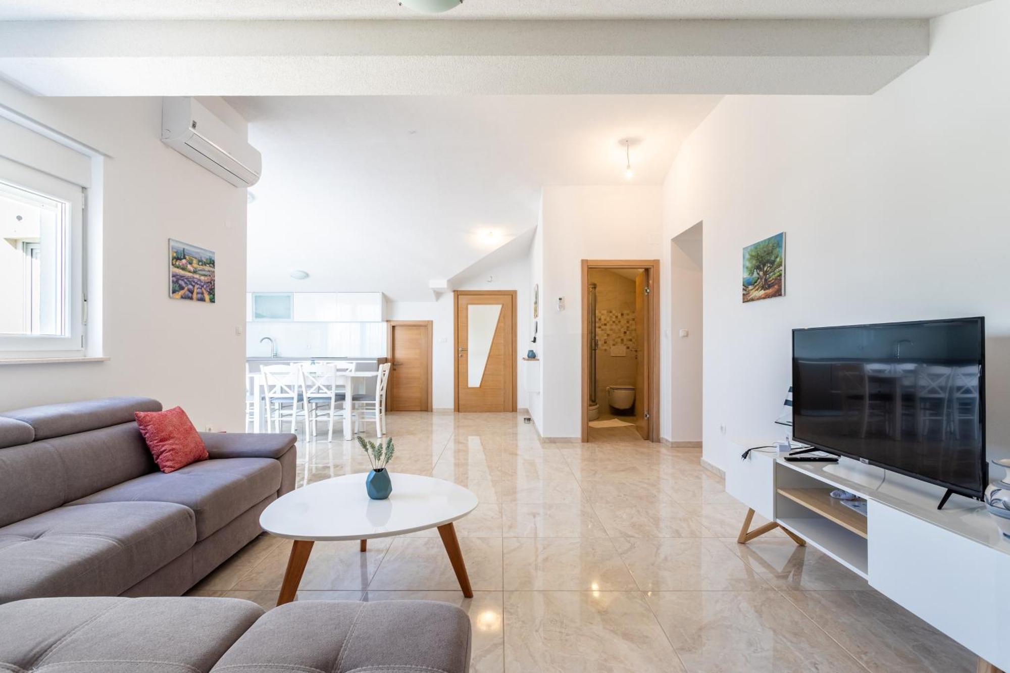 Villa Ana Perfect For Families With Kids And Groups,House With Heated Pool Podstrana Exterior photo